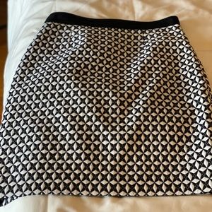 Banana Republic Black and White patterned pencil skirt